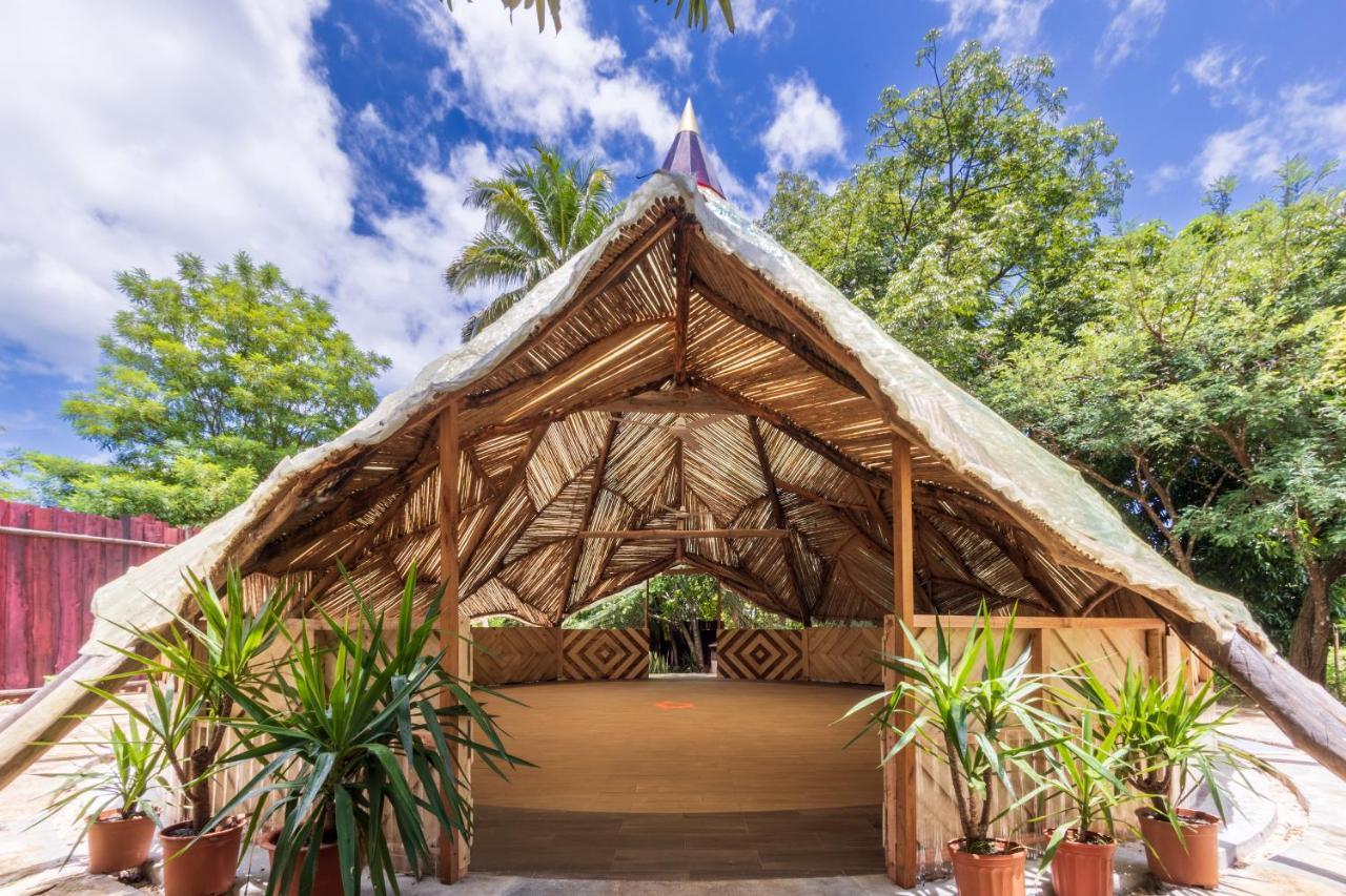 Latica Lodge Playa Negra Exteriér fotografie